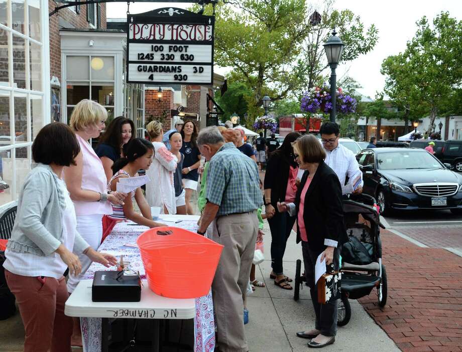 Annual stroll draws hundreds New Canaan News