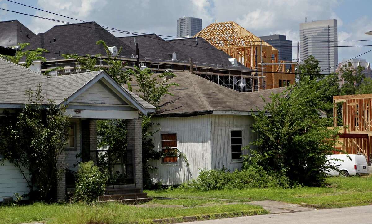 New construction is dwarfing the old homes in Houston's Third Ward. ( Gary Coronado / Houston Chronicle )