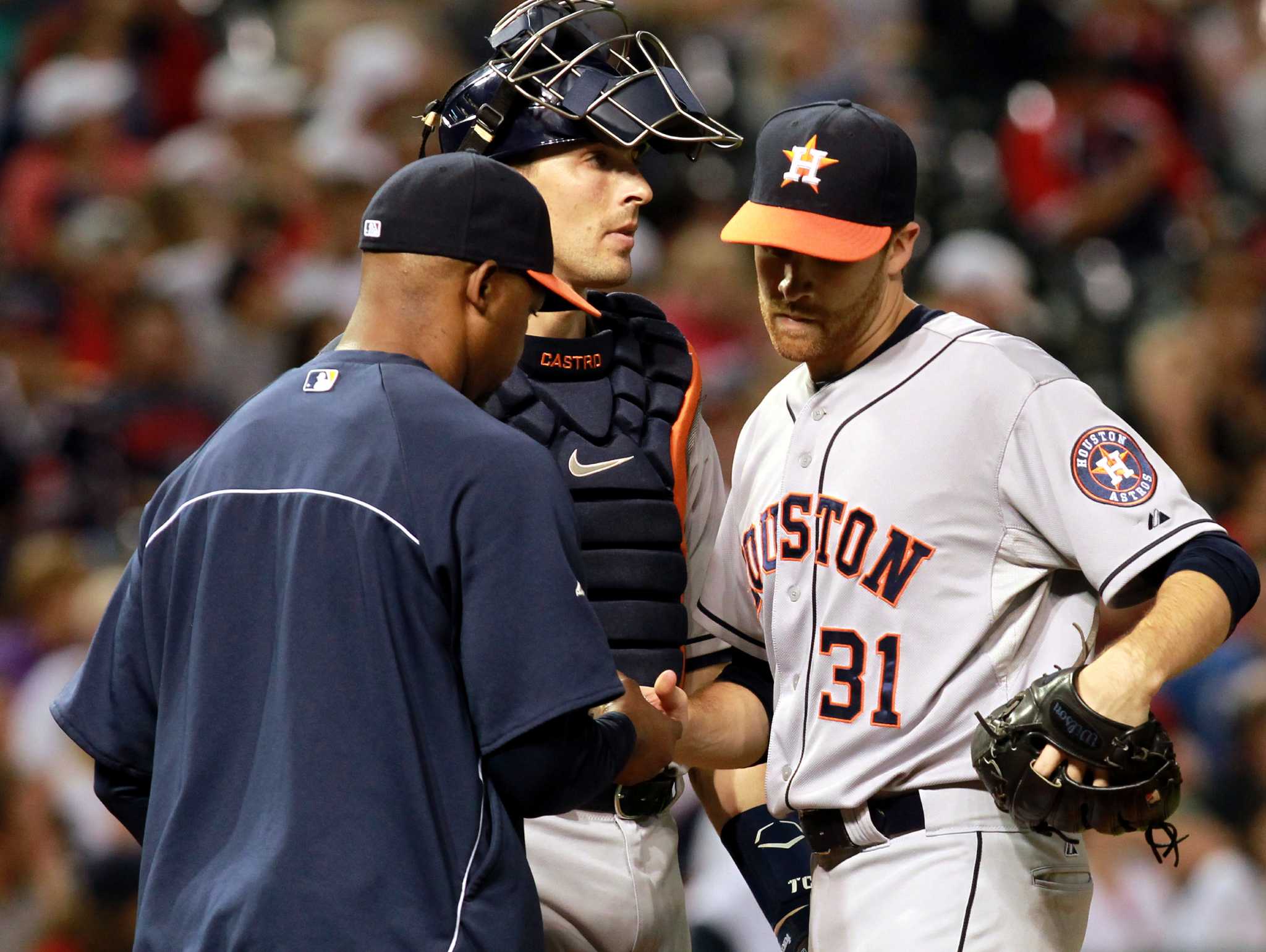 Roger Clemens gives Astros pitchers a split-finger tutorial