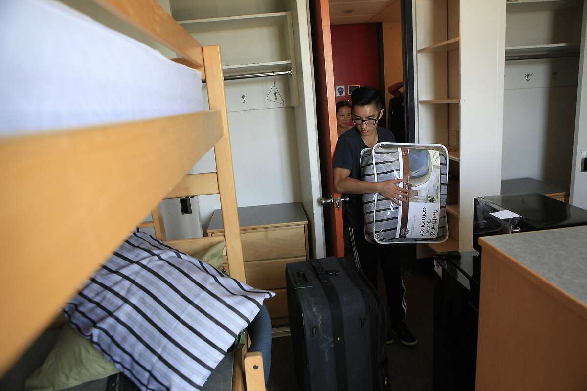 Thousands Move In To Uc Berkeley Dorms 