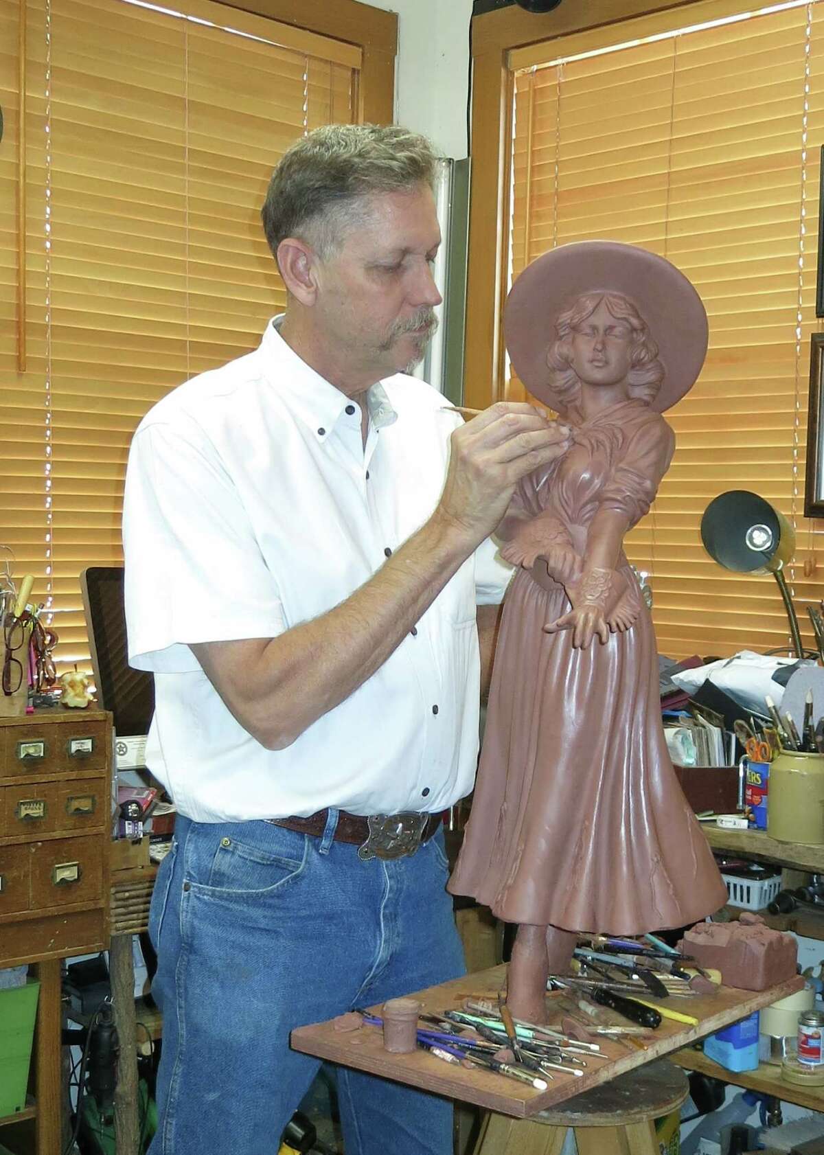 John Bennett sculpts a western lady in clay at his Agave Gallery in Fredericksburg.