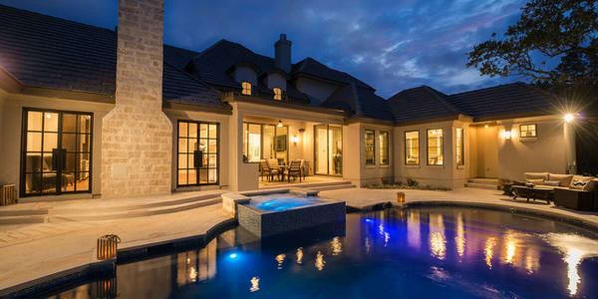 Beautiful Texas homes with massive indoor pools that are currently for sale