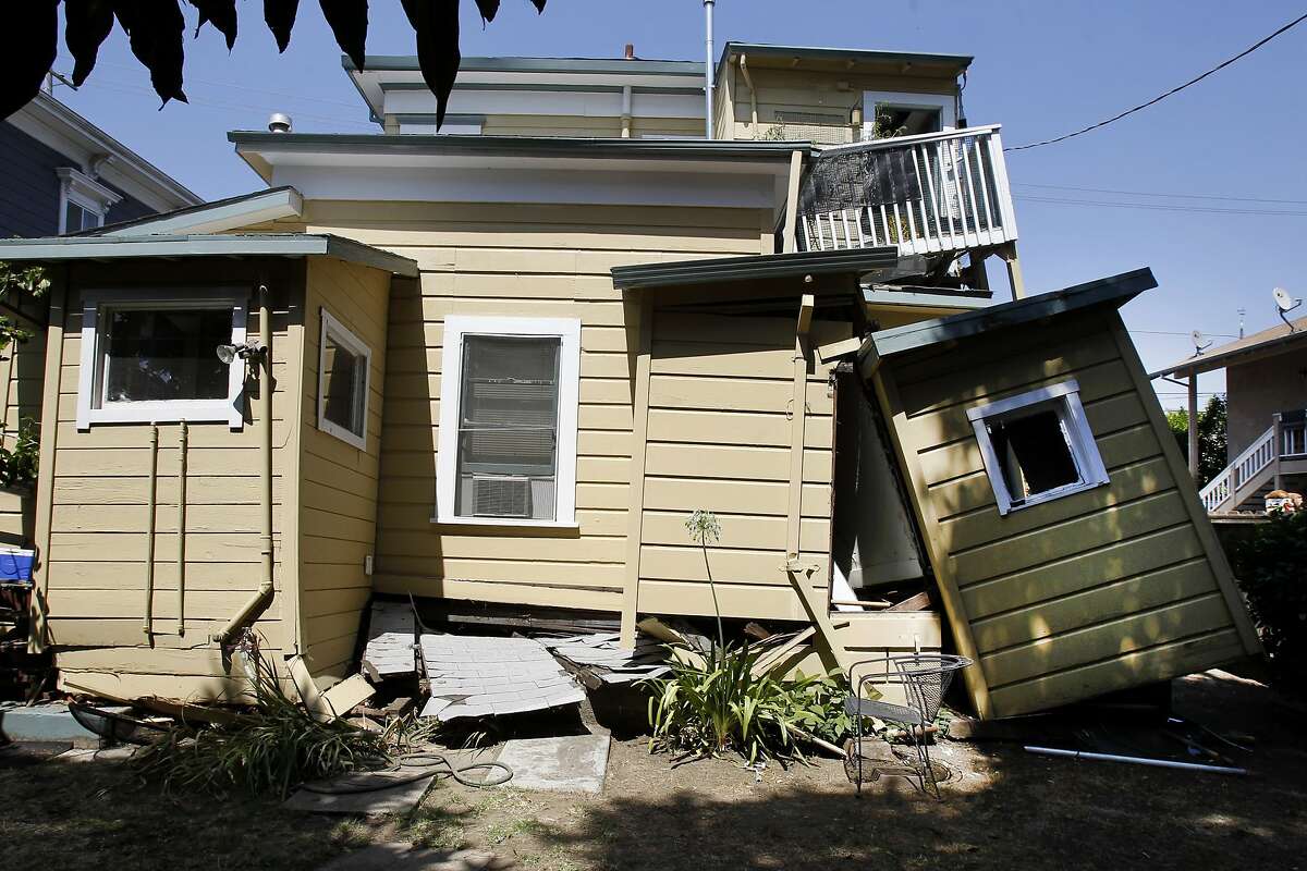 Day after Napa earthquake, region takes stock, cleans up