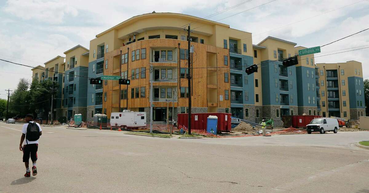 The Vue at MacGregor, a multifamily complex marketed toward University of Houston students, was slated to open in fall 2014 in time for the start of school. ( James Nielsen / Houston Chronicle )