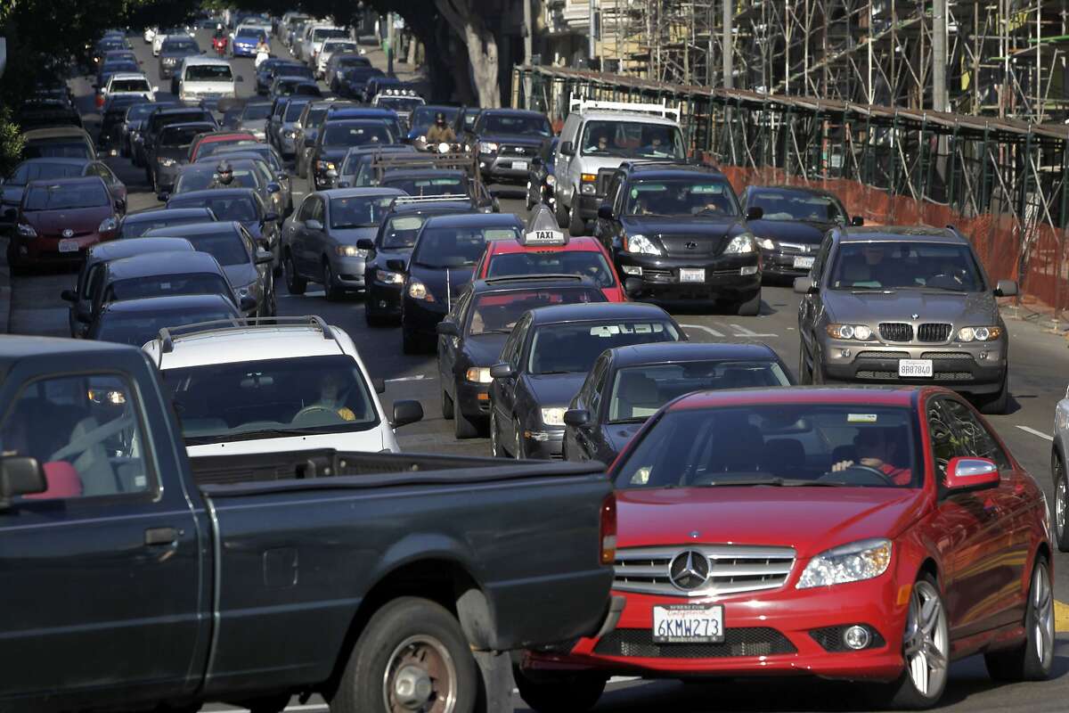 Commuters turn right from Oak Street onto Octavia Boulevard in San Francisco, Calif. on Wednesday, Aug. 27, 2014. Some motorists cut into the right turn lane at the last minute - or make an illegal right turn from the left lanes - creating large backups and irking other drivers.