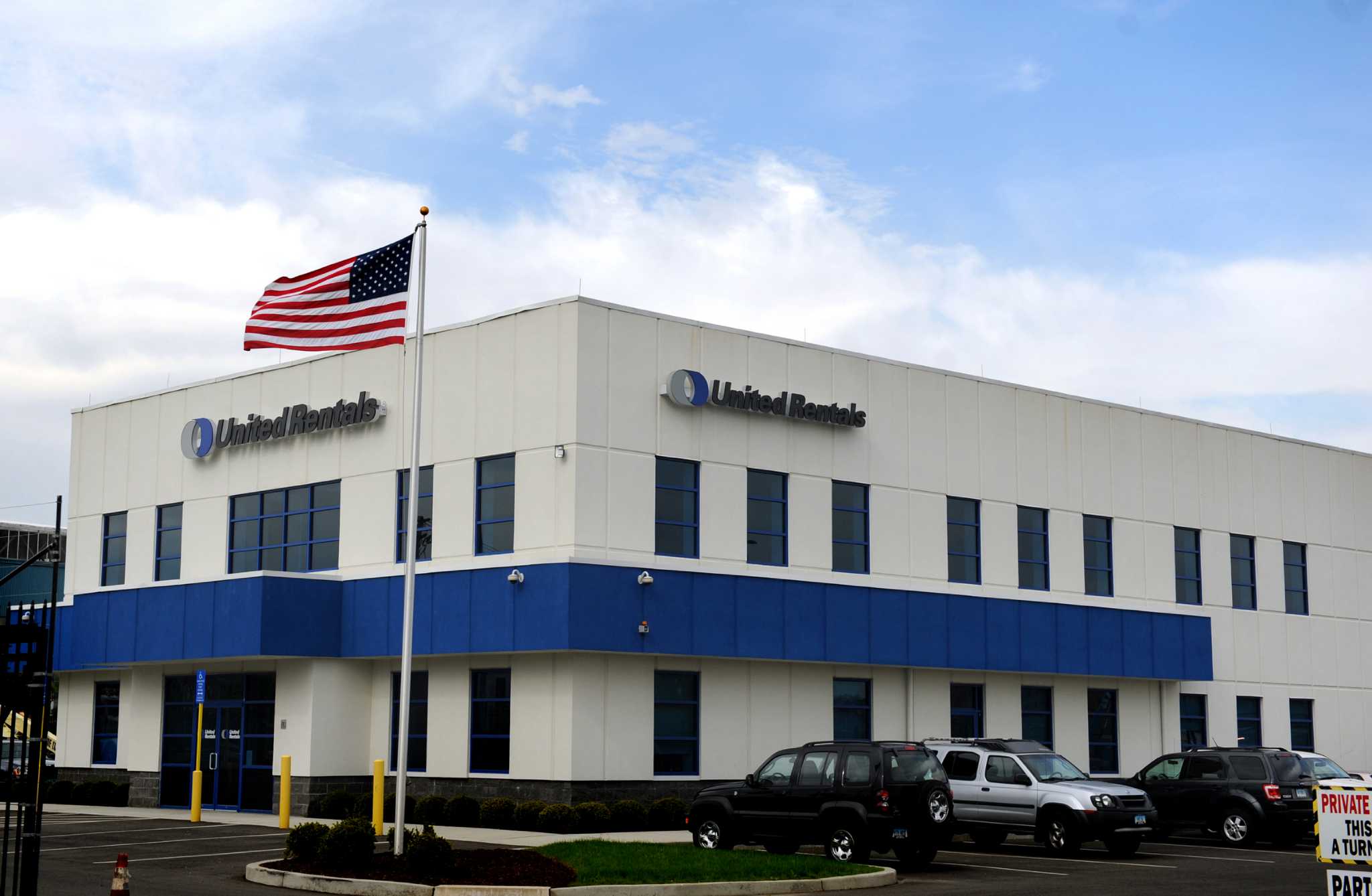 U Rentals United Rentals expands in Conn., seven other locations