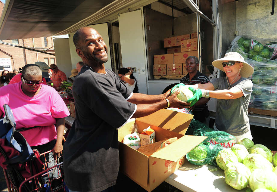 Mobile Pantry Makes A Difference Connecticut Post