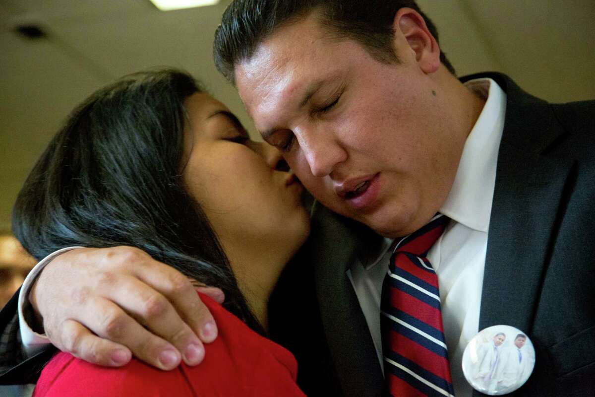 David Barajas gets a kiss from his wife, Cindy, after being found not guilty in the 2012 death of Jose Banda.
