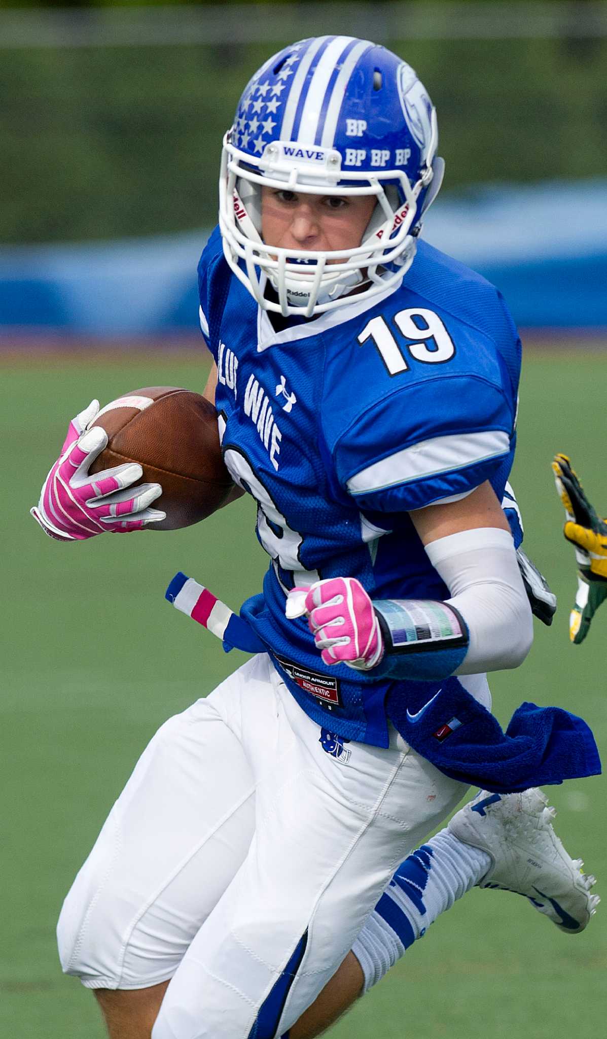 Darien's Ross named top-10 receiver to watch