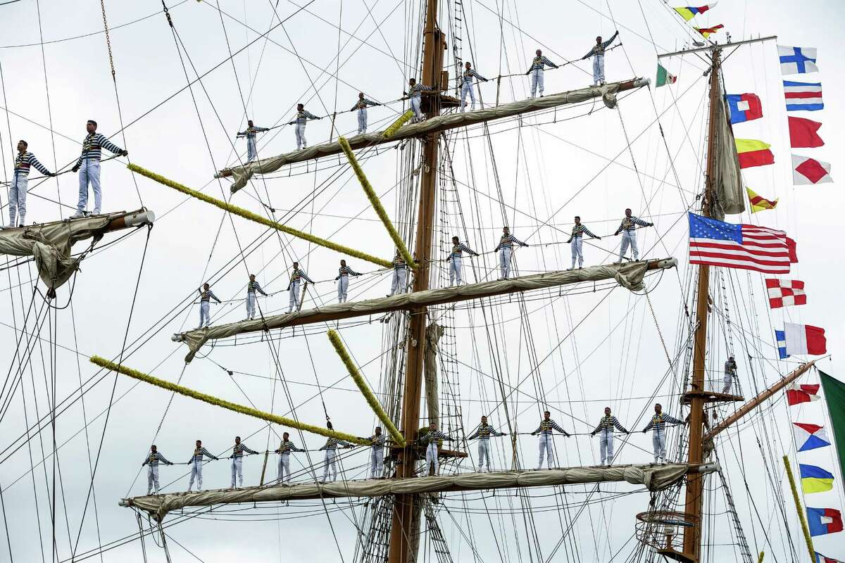 With dozens of sailors clinging to the masts, the Mexican navy tall ship Cuauhtémoc pulls into Seattle.