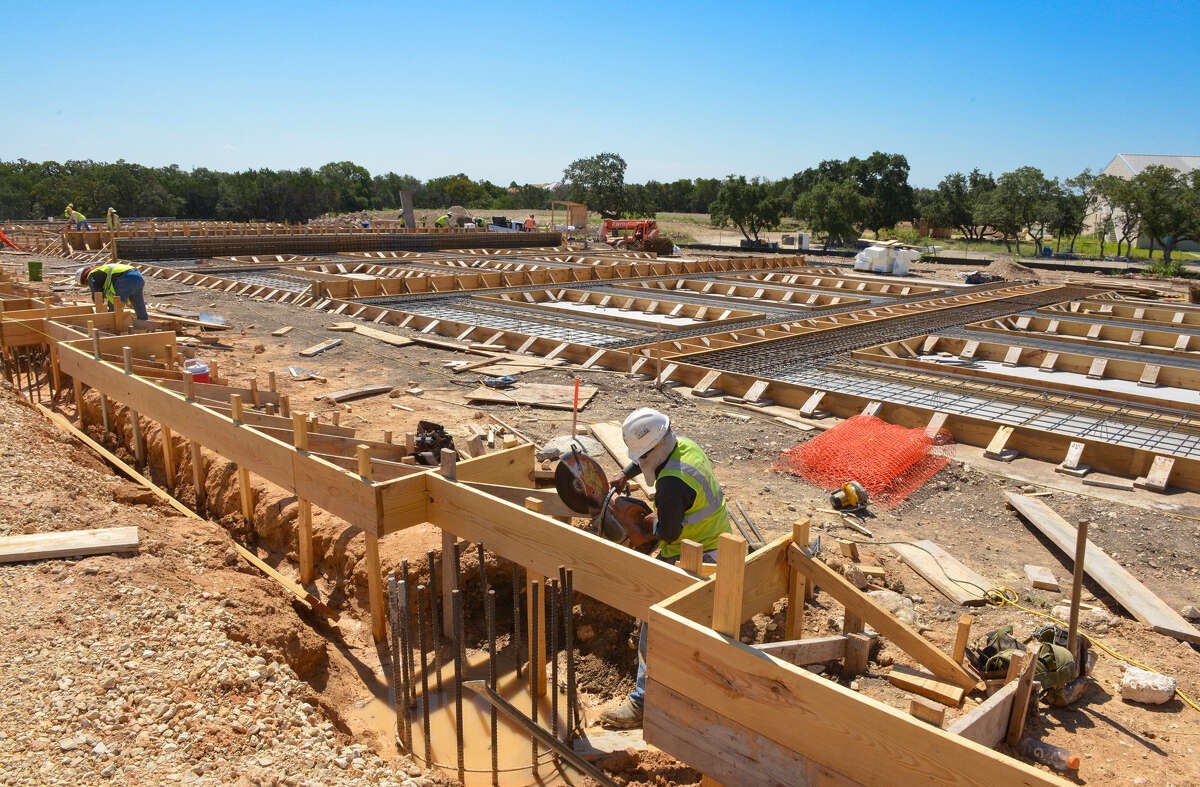 Stream Realty has started construction of Lockhill Crossing, a five-story Class A office building with 126,626 square feet near Lockhill-Selma Road and Loop 1604 on the Northwest Side.