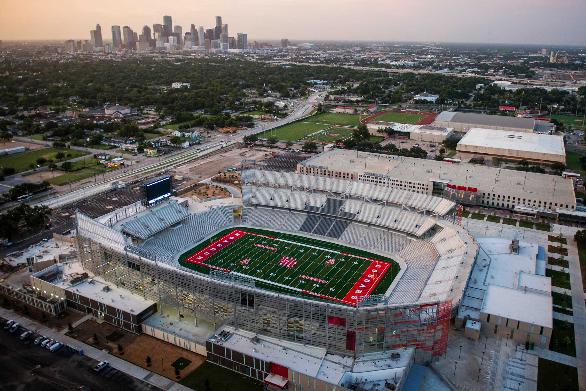Wanting its spot on national playing field, UH opens stadium