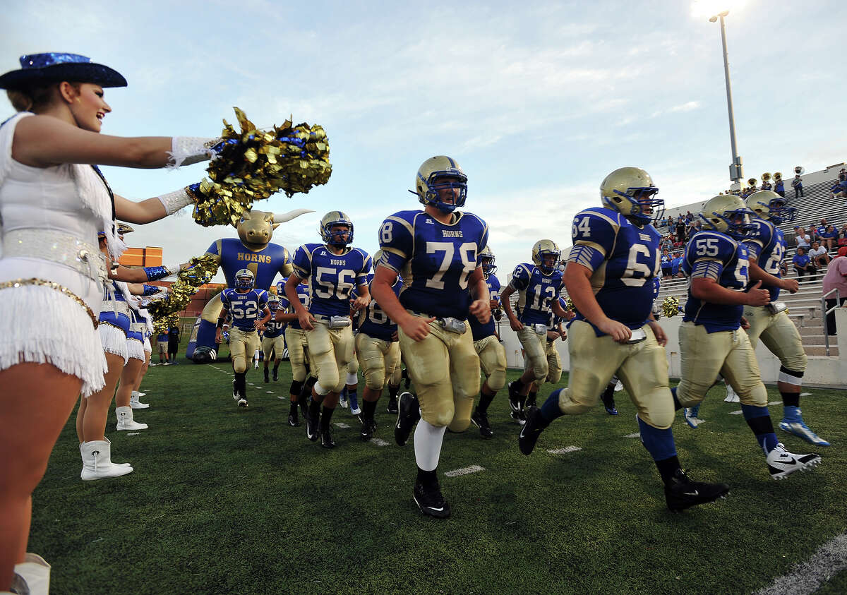 SE Texas football blocks out line dividing races