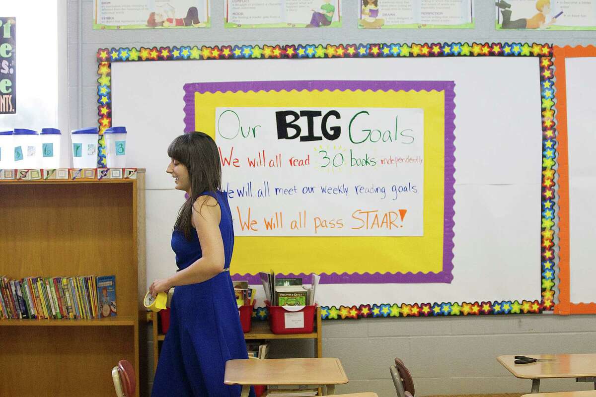 Emily Cracolici, a first-year teacher at Fondren Middle School, was able to raise more than $500 through two crowdfunding campaigns online to elp build a classroom library. ( Johnny Hanson / Houston Chronicle )