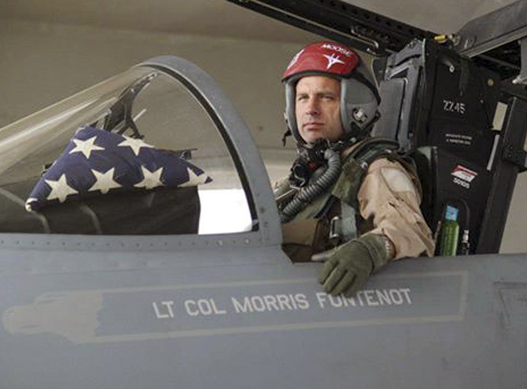 Who is pilot. пилоты победы. александр лебедев пилот. летчик вертолета. мужик в военной форме.