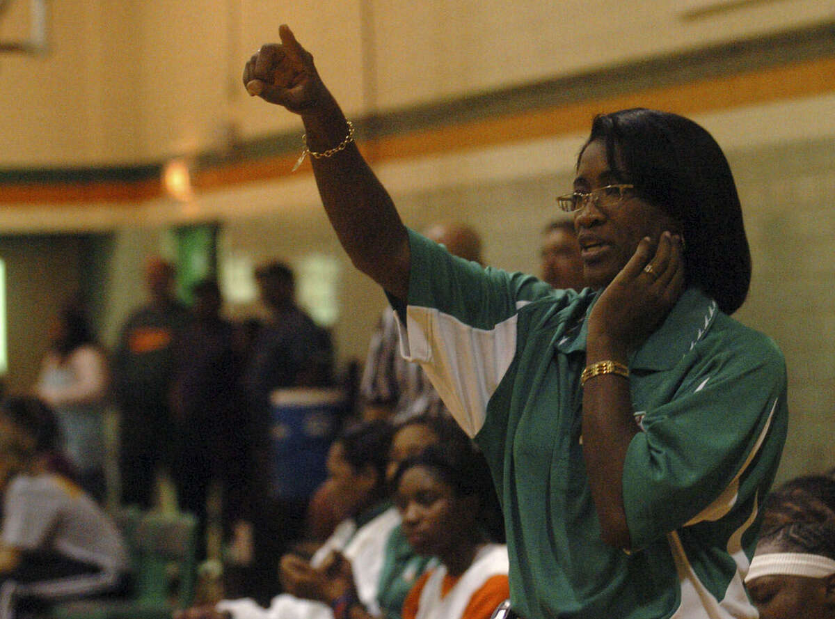 Milyse Lamkin directs her Sam Houston girls basketball team during a scrimmage in 2006. Lamkin died Thursday.
