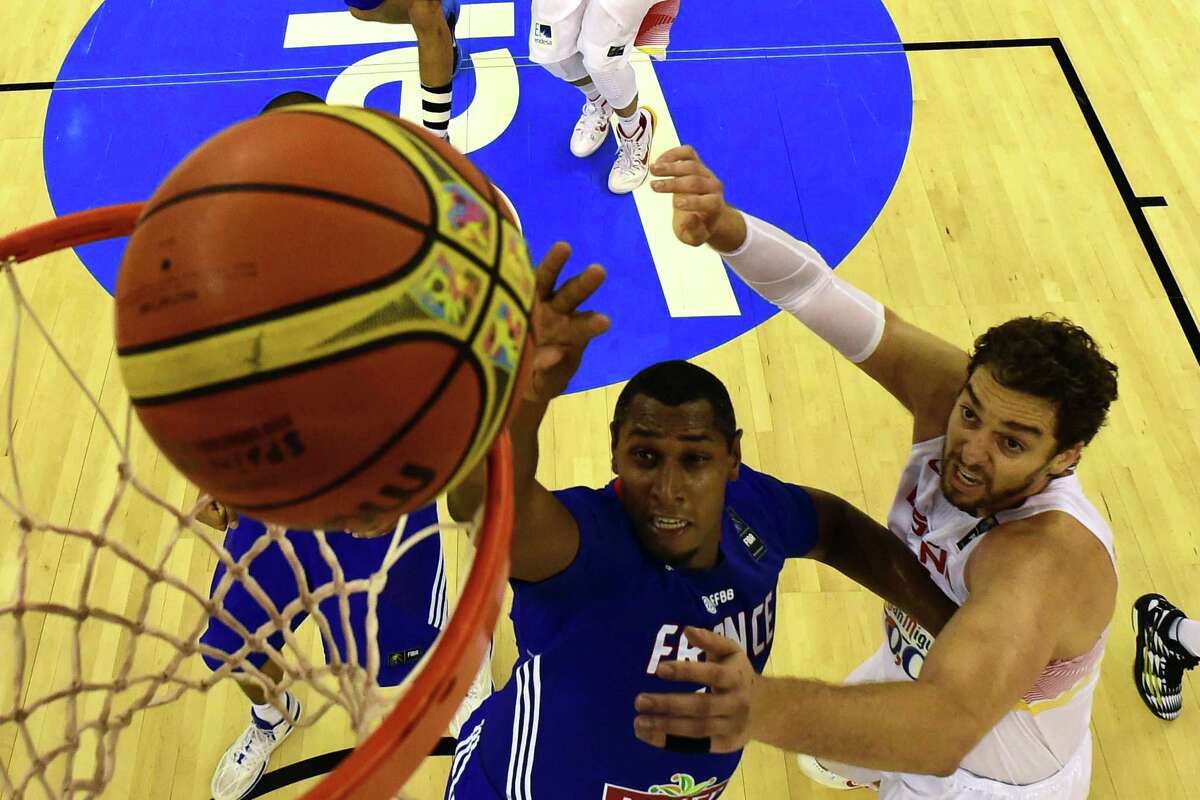 Spain's forward Pau Gasol (R) vies with France's forward Boris Diaw during the 2014 FIBA World basketball championships group A match Spain vs France at the Palacio Municipal de Deportes in Granada on September 3, 2014. Spain won 88-64. AFP PHOTO/ JAVIER SORIANOJAVIER SORIANO/AFP/Getty Images