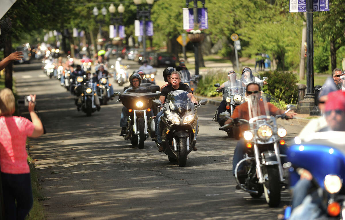 2,000 motorcycles rumble and roll for charity, in memory of 9/11