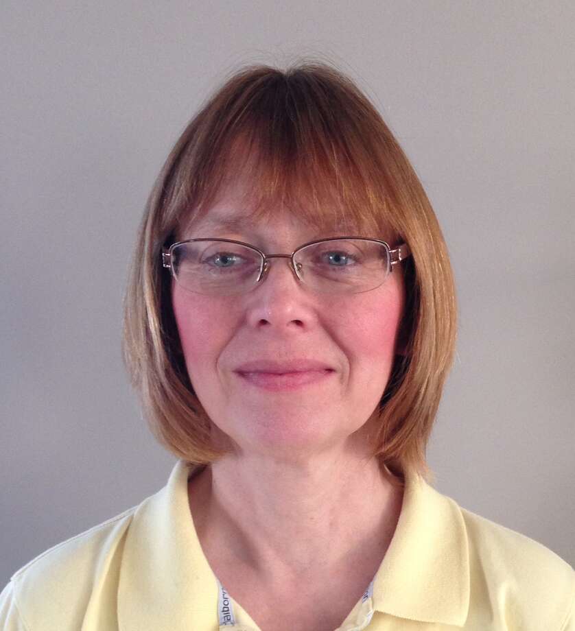 Town Justice Deanna Siegel has agreed to resign later this month after she failed to report court funds to the state Comptroller's office and send them to the town in a timely way after repeatedly being reminded to do so, according to the state Commission on Judicial Conduct.