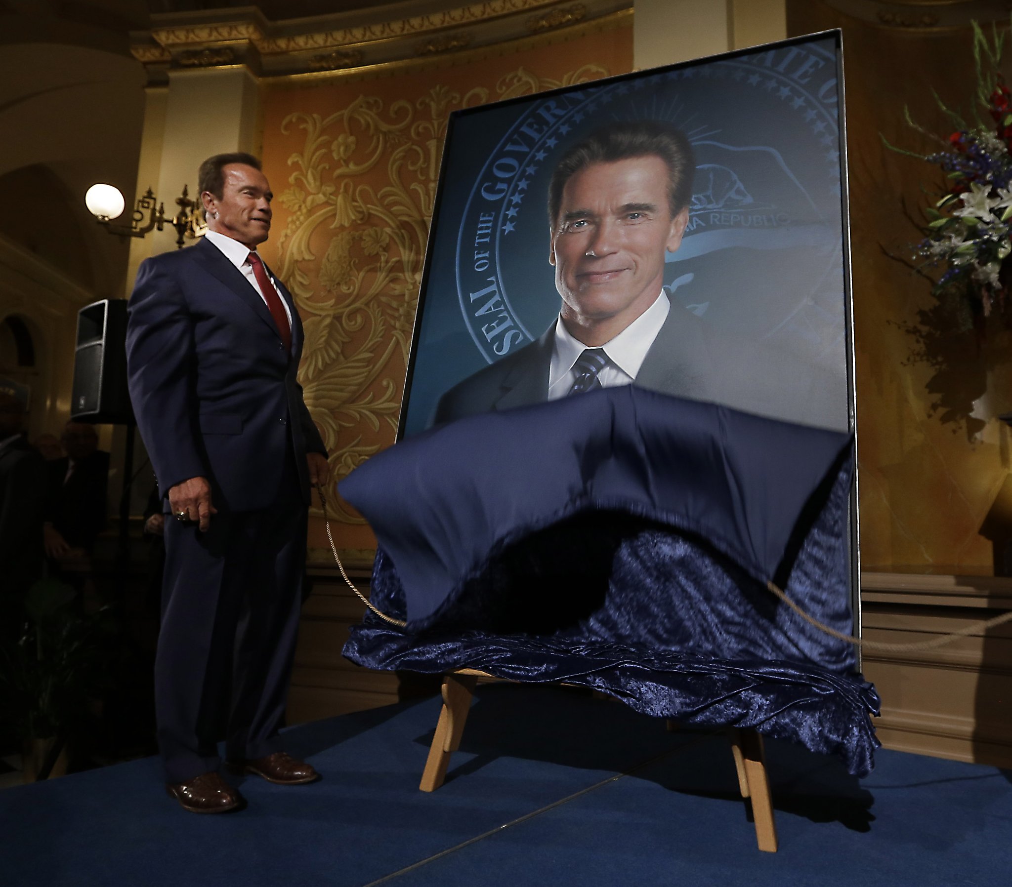 Schwarzenegger returns to the capitol for portrait unveiling