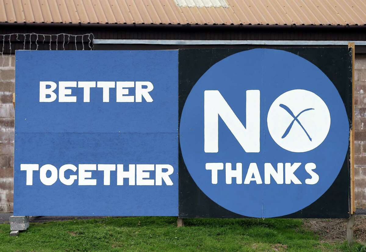 A No sign is displayed in Eyemouth, Scotland, Monday, Sept. 8, 2014. Polls predict a very close vote in the upcoming landmark referendum on Scottish independence from Britian on September 18. (AP Photo/Scott Heppell)