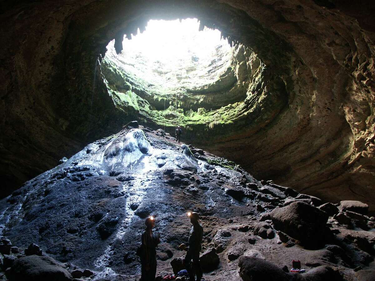 Rare Photos From Inside 350-foot-deep Devil's Sinkhole, Which Is Off ...