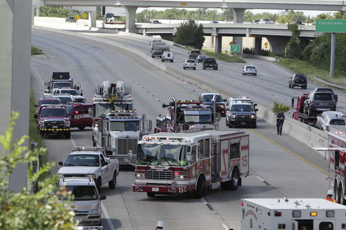 Accident leaves big rig hanging from 610 Loop, closes 59