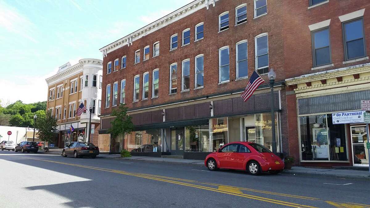 Emails show early confusion over Hoosick Falls water pollution