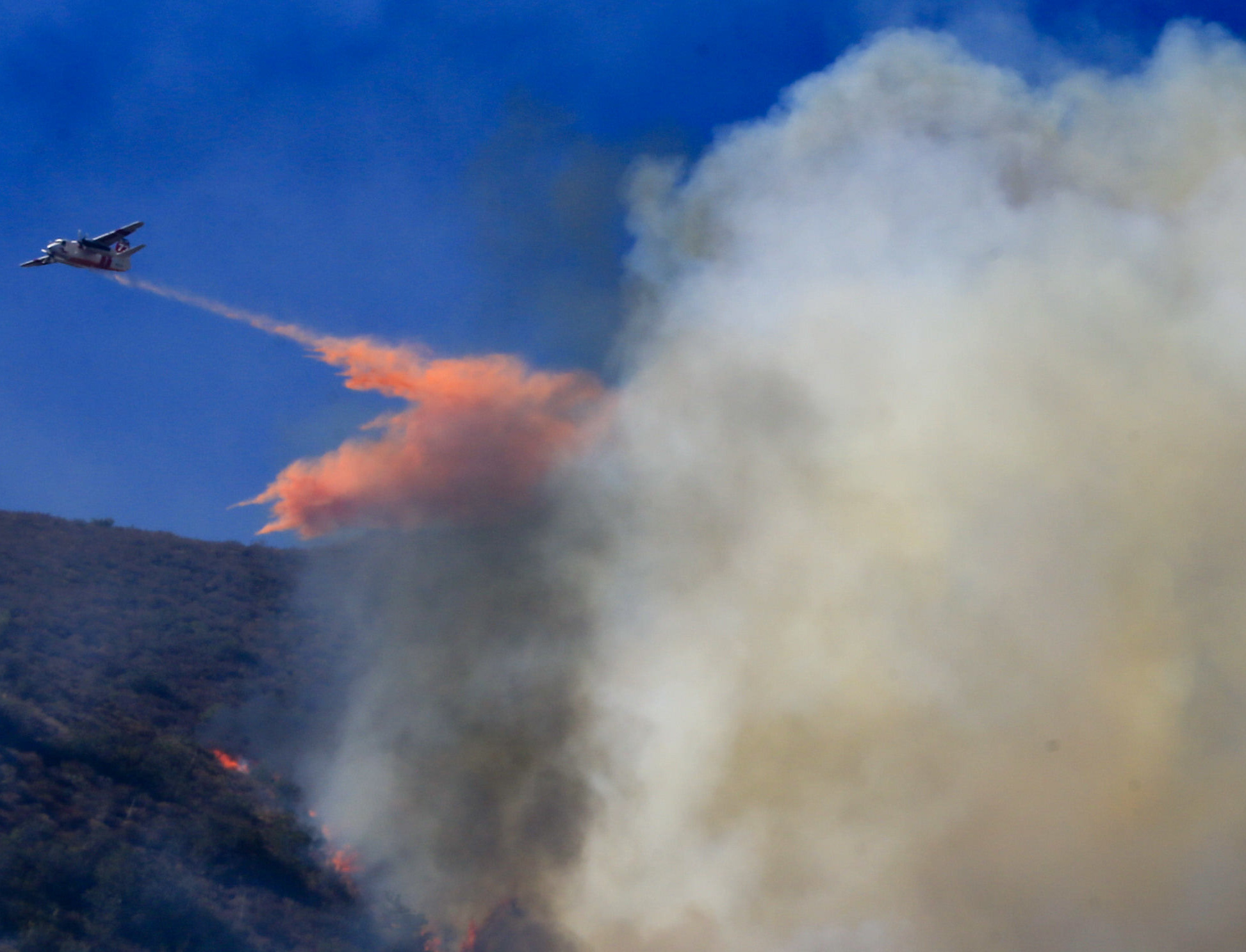 Crews Battle California Wildfire Amid Heat Wave