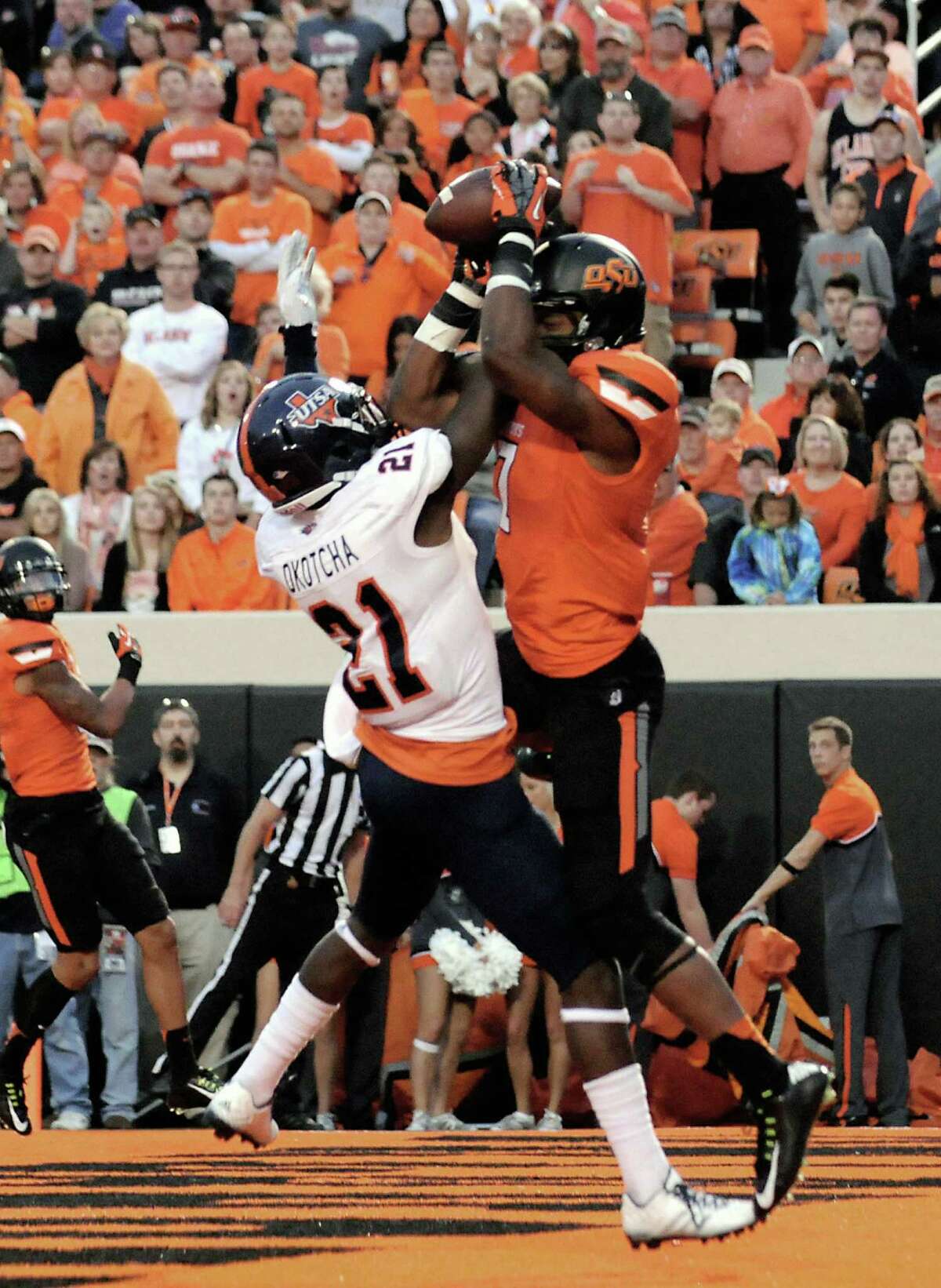 Oklahoma State wide receiver Brandon Sheperd catches a touchdown pass over UTSA cornerback Bennett Okotcha in the first half Saturday of the Cowboys' victory in Stillwater, Okla.