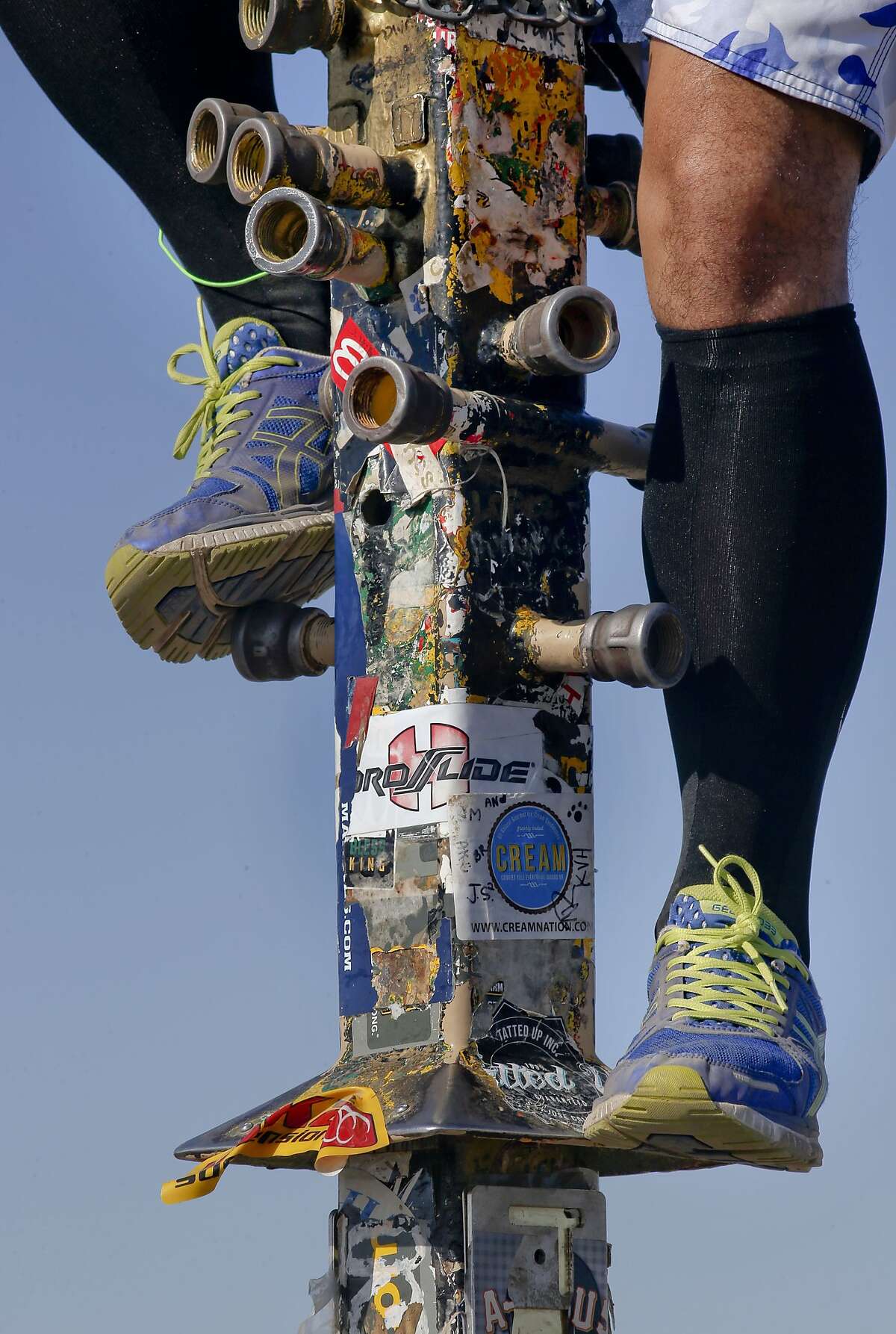 Crowds overrun Mission Peak in Fremont to shoot selfies