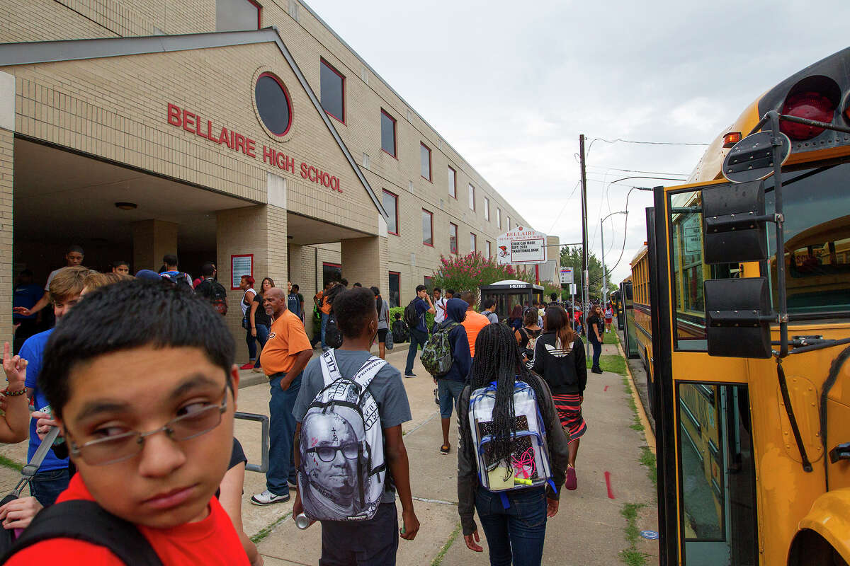 ﻿Homeowners around Bellaire High School are expressing concerns about HISD's plans to rebuild the facility, particularly about increased traffic. ﻿ ﻿Homeowners around Bellaire High School are expressing concerns about HISD's plans to rebuild the facility, particularly about increased traffic. ﻿