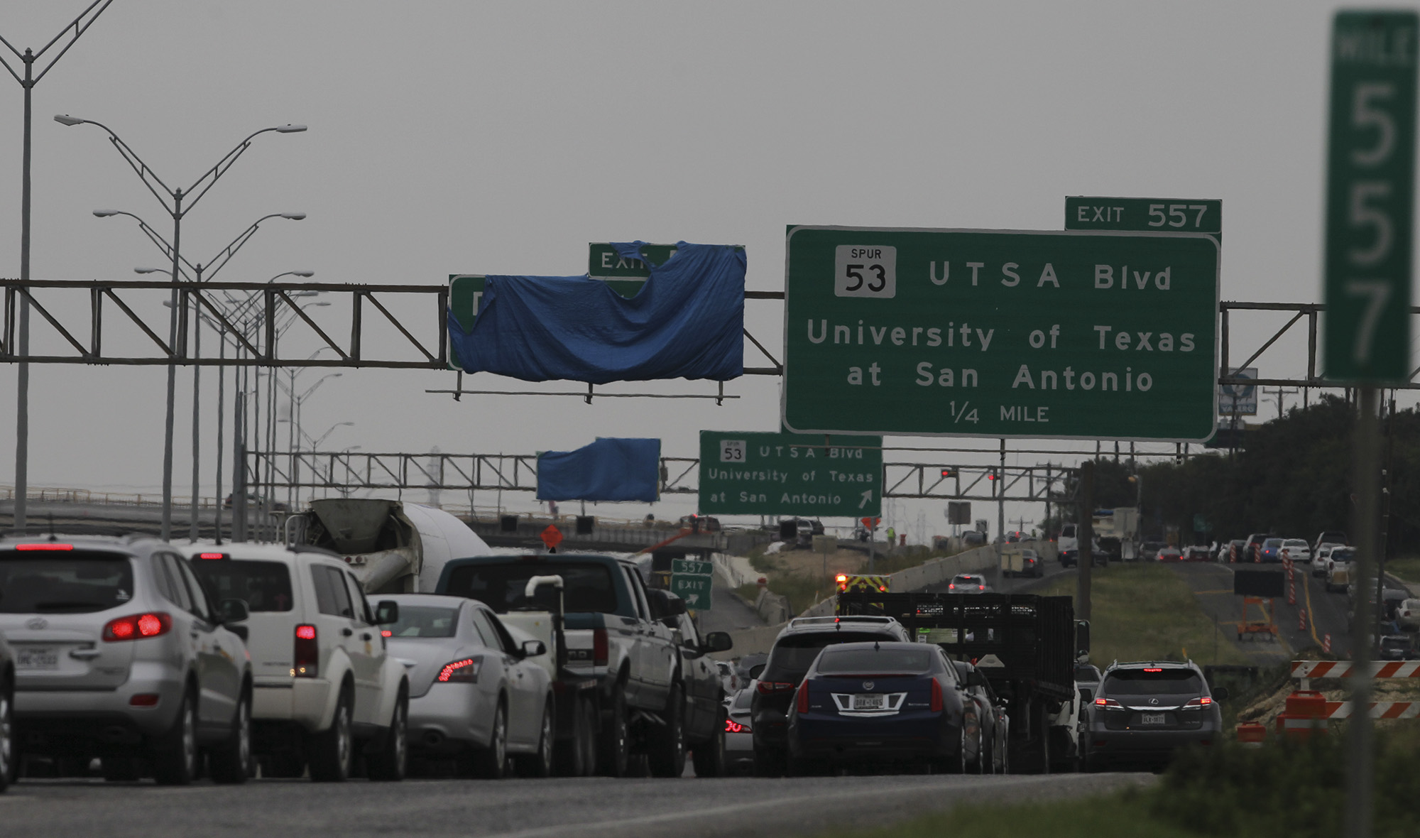 Authorities reopen I10 at UTSA Boulevard after man threatened to jump