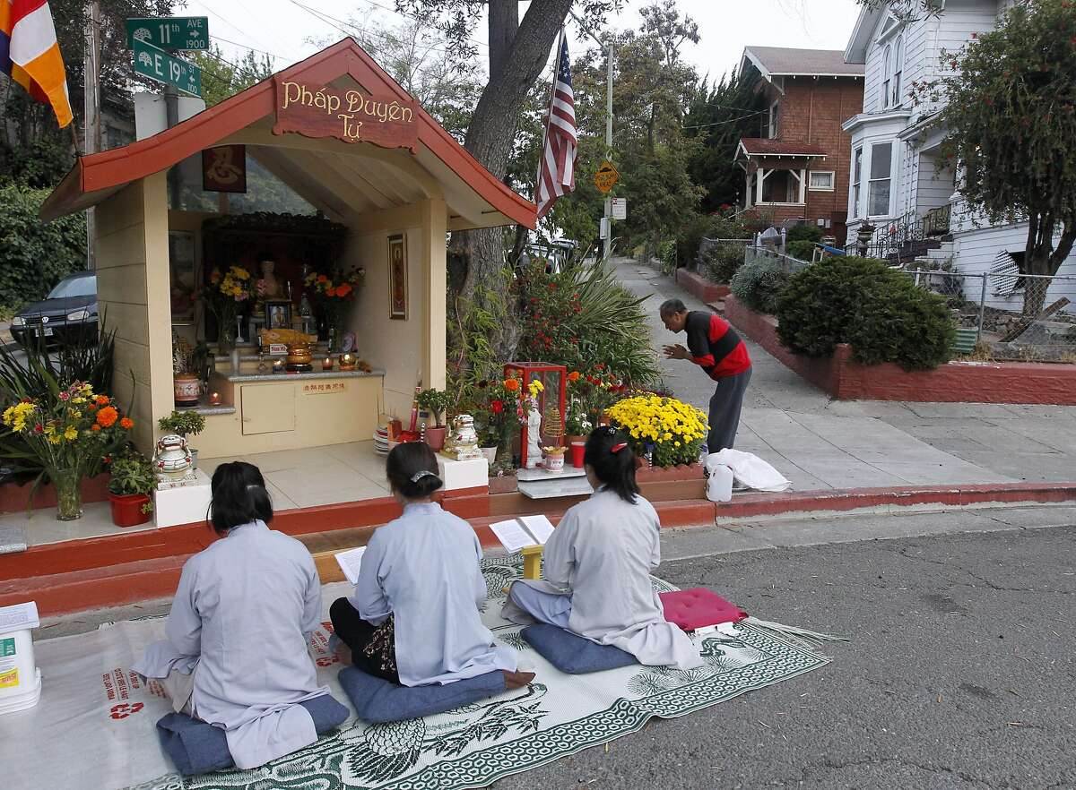 Buddha seems to bring tranquility to Oakland neighborhood