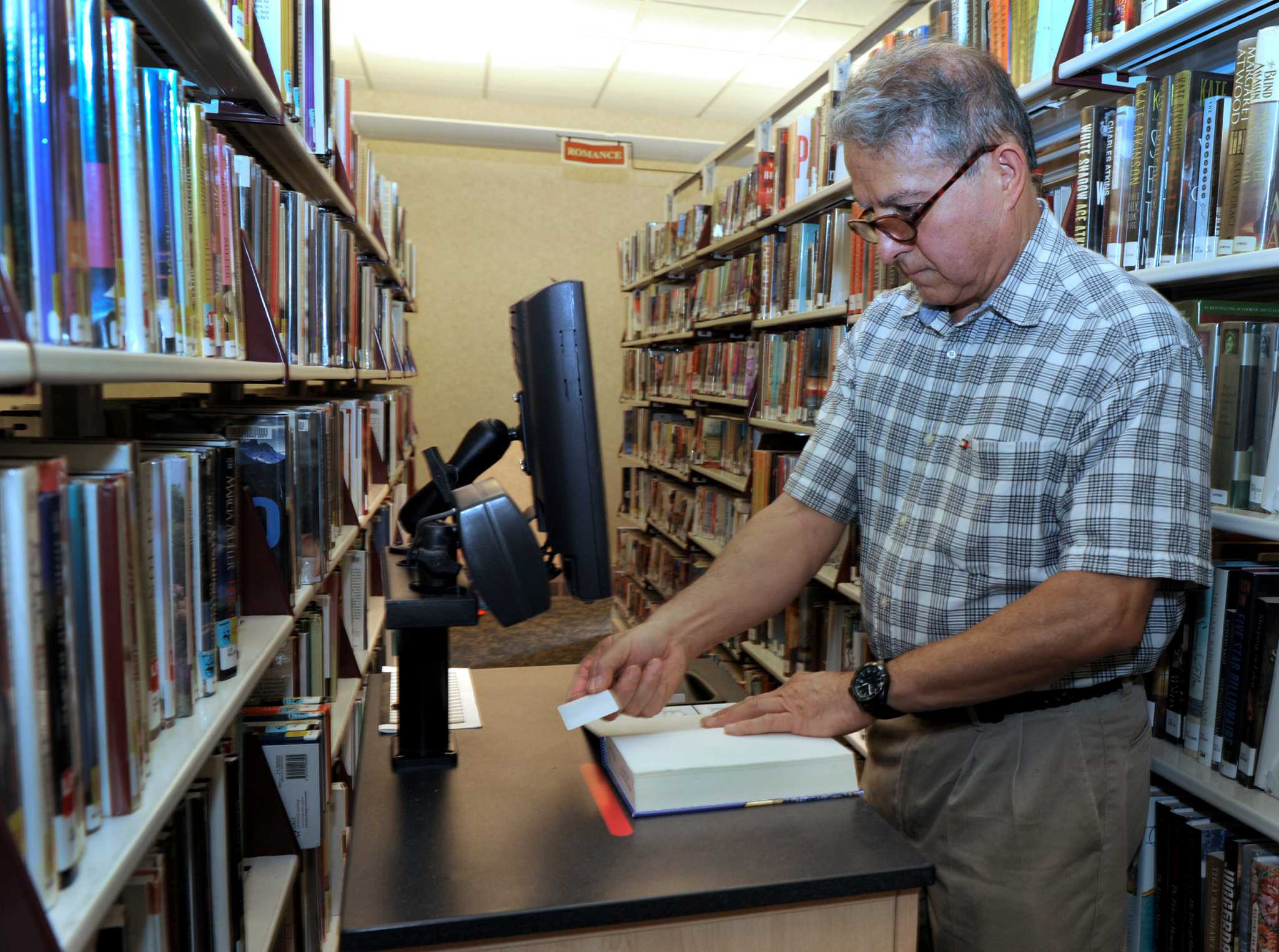 Danbury library needs volunteers to roll out new technology