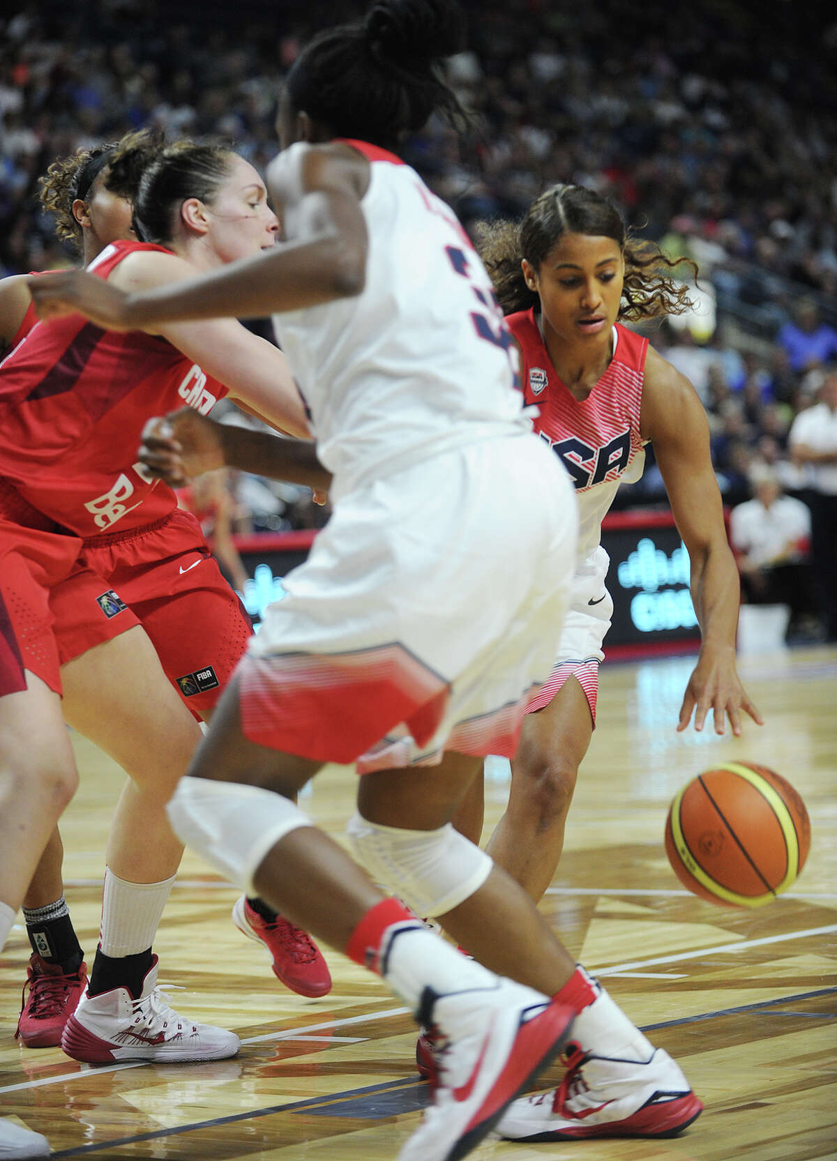 U.S. Women Beat Canada In Bridgeport Exhibition