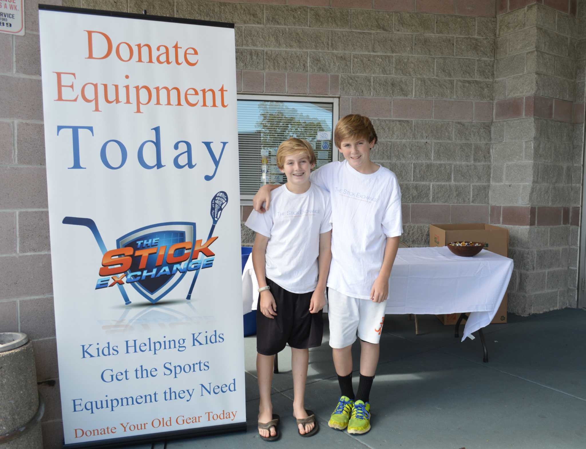 New Canaan brothers help kids get into hockey