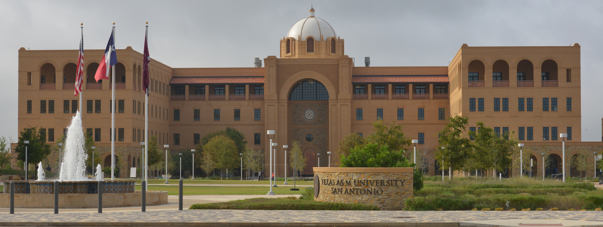 Texas A&M UniversitySan Antonio dedicates central academic center