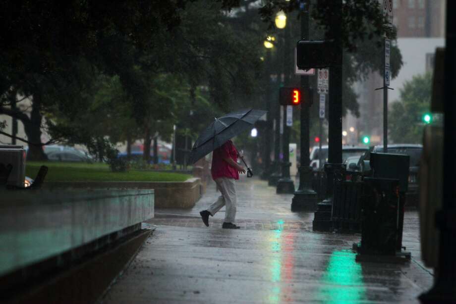 Heavy rains batter Houston area - Houston Chronicle