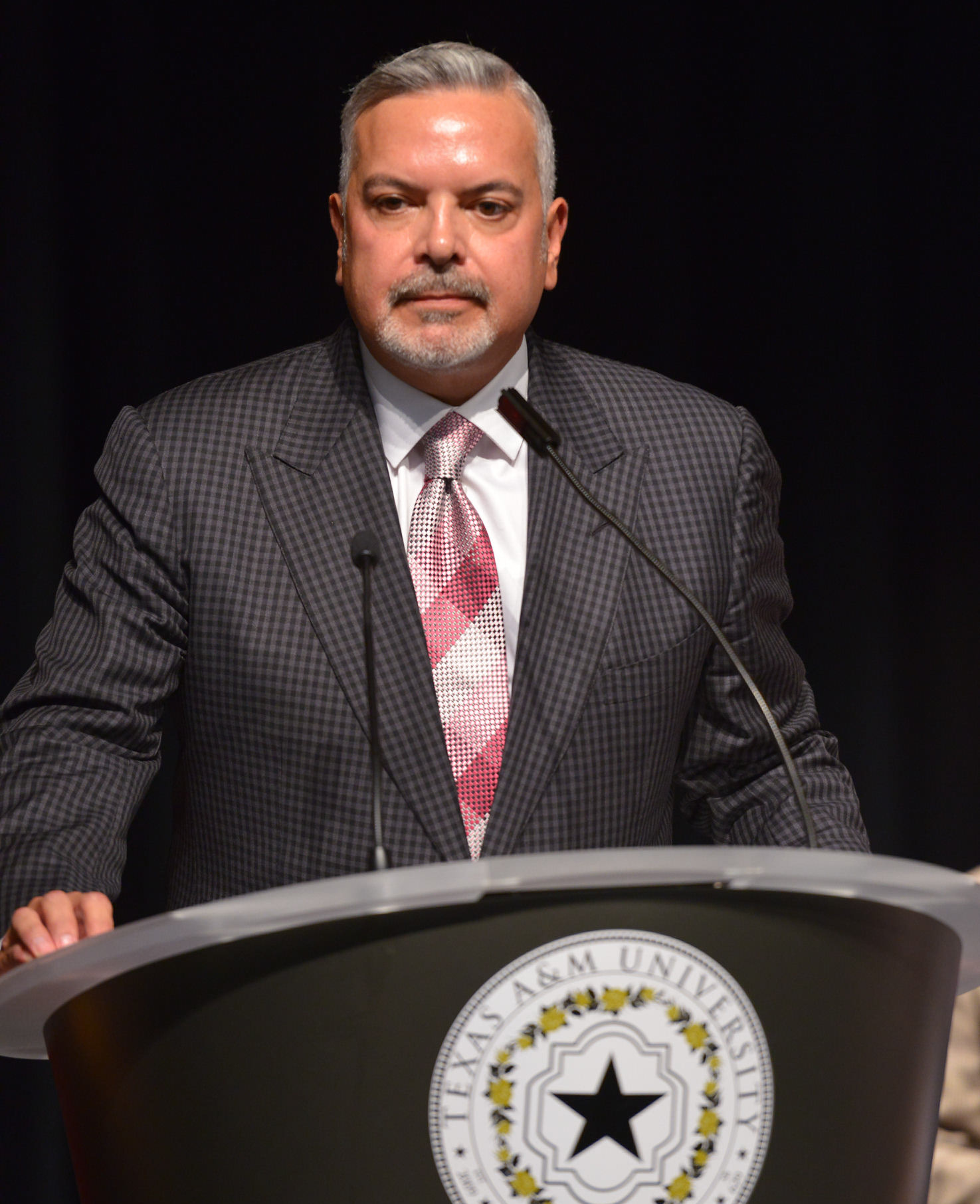 Muñoz's firm lands contract with toll road authority