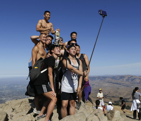 Crowds overrun Mission Peak in Fremont to shoot selfies