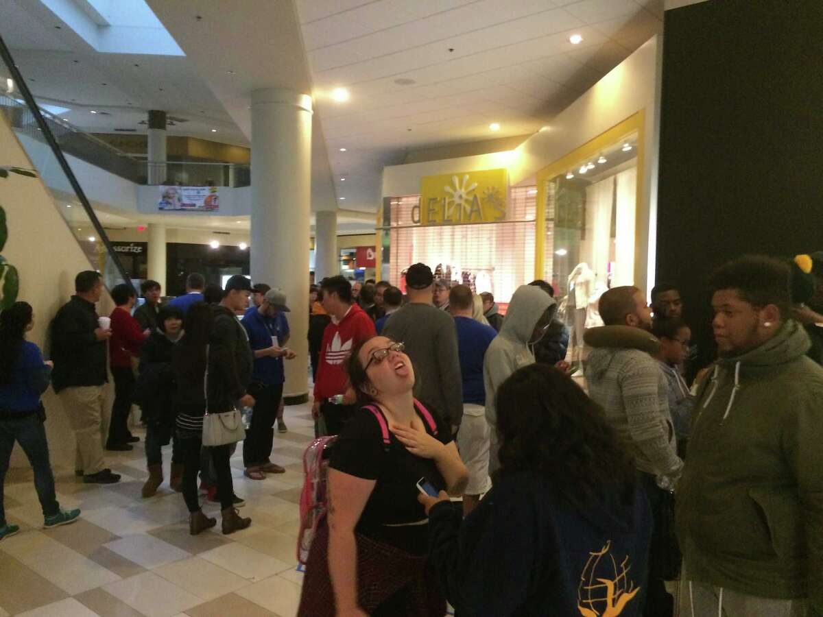 iPhone 6 draws hundreds to Crossgates