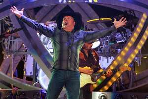 Country music star Garth Brooks to play first show in San Antonio in 18 years