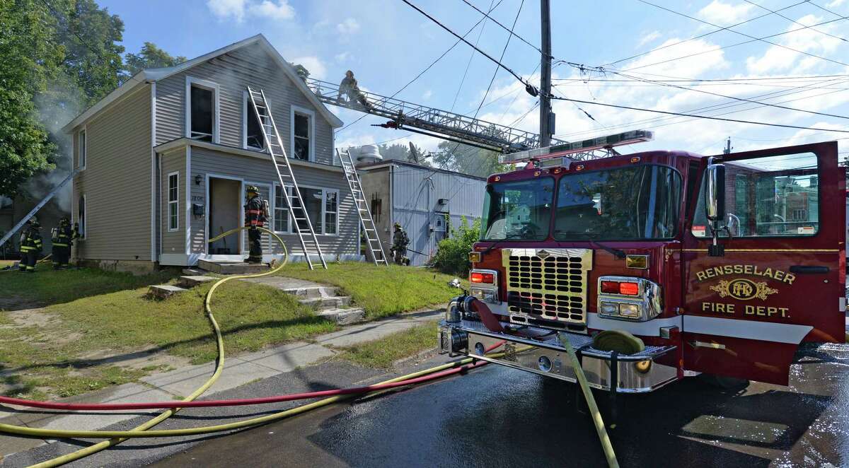 5 homeless after Rensselaer fire