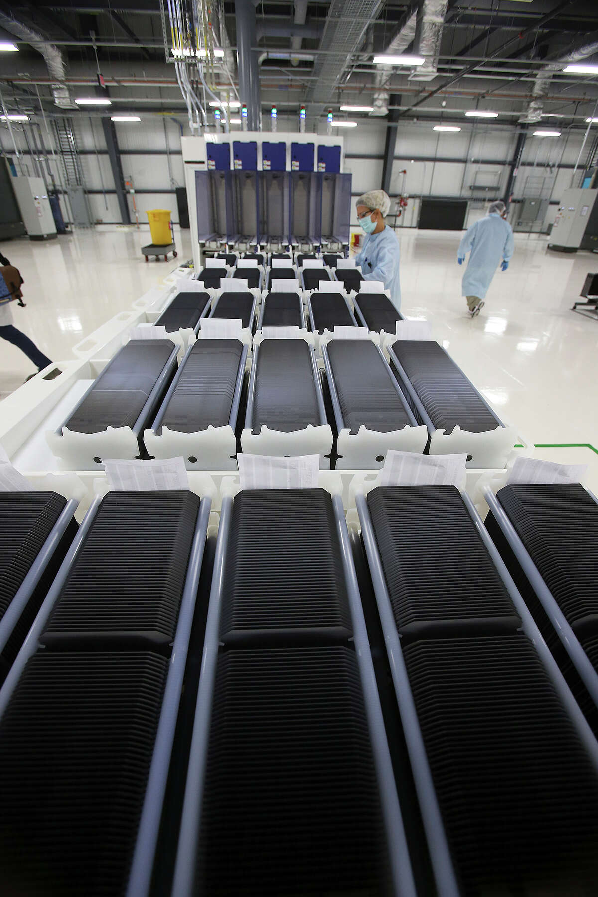 Mission Solar producing solar panels