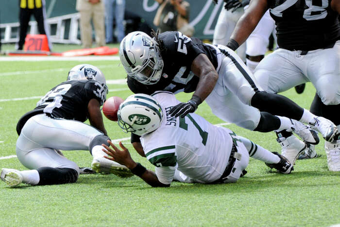 Should the Oakland Raiders Bring Sio Moore Back?