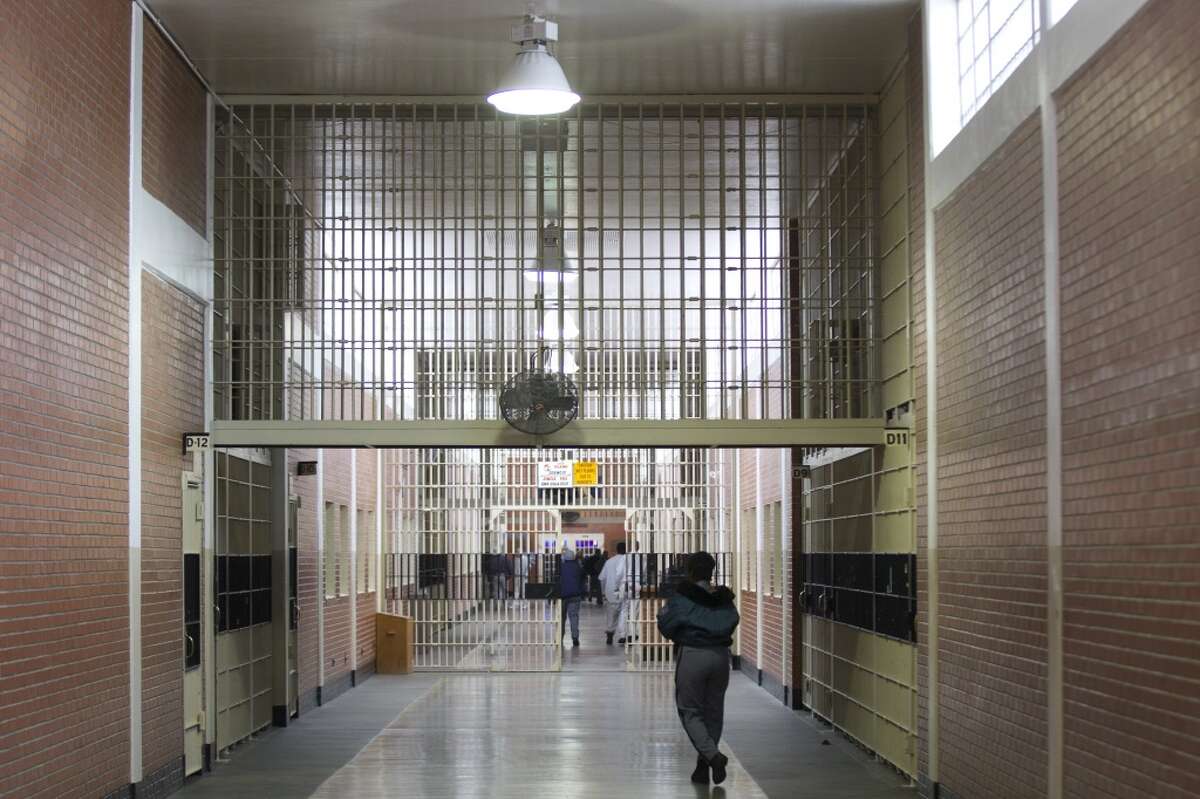 Texas Syndicate Gang Member Accused Of Swinging Knife While Charging At texas-syndicate-gang-member-accused-of-swinging-knife-while-charging-at
