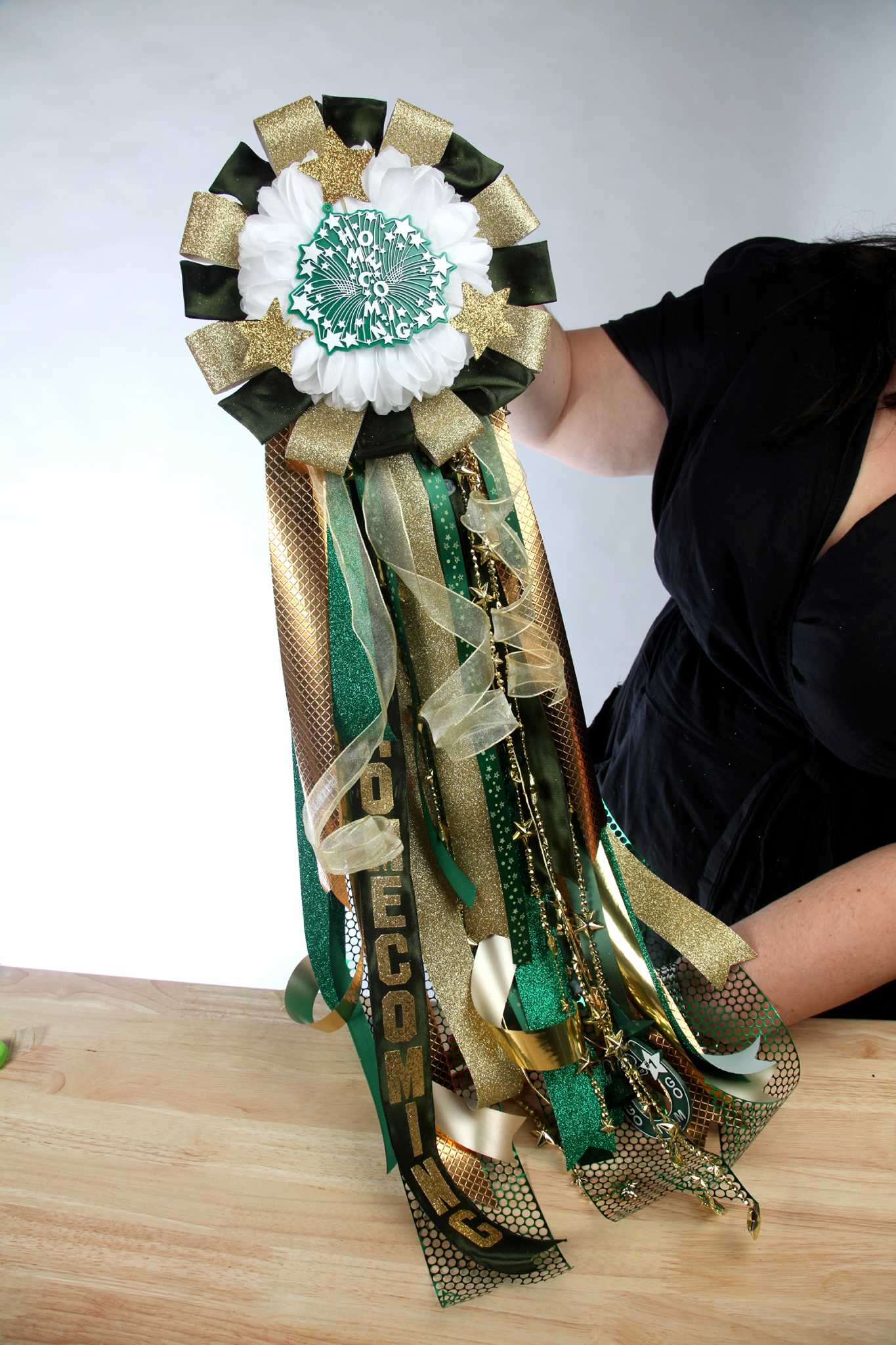 A DIY guide to making your own mums Creating your own homecoming mum is a fun and creative way to show school spirit and personalize your look for the big game. Gather supplies like ribbon, trinkets, and flowers, then follow online tutorials to assemble your own custom mum that will make you stand out at the homecoming dance.