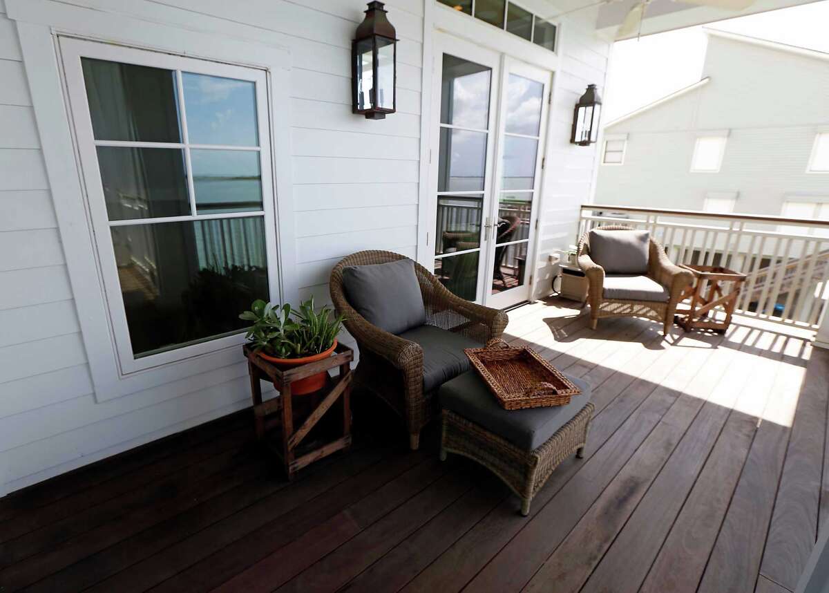 Stellar sunset inspired Houston couple to build a Tiki Island dream home