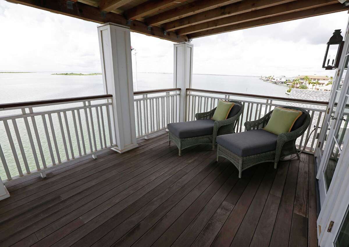 Stellar sunset inspired Houston couple to build a Tiki Island dream home